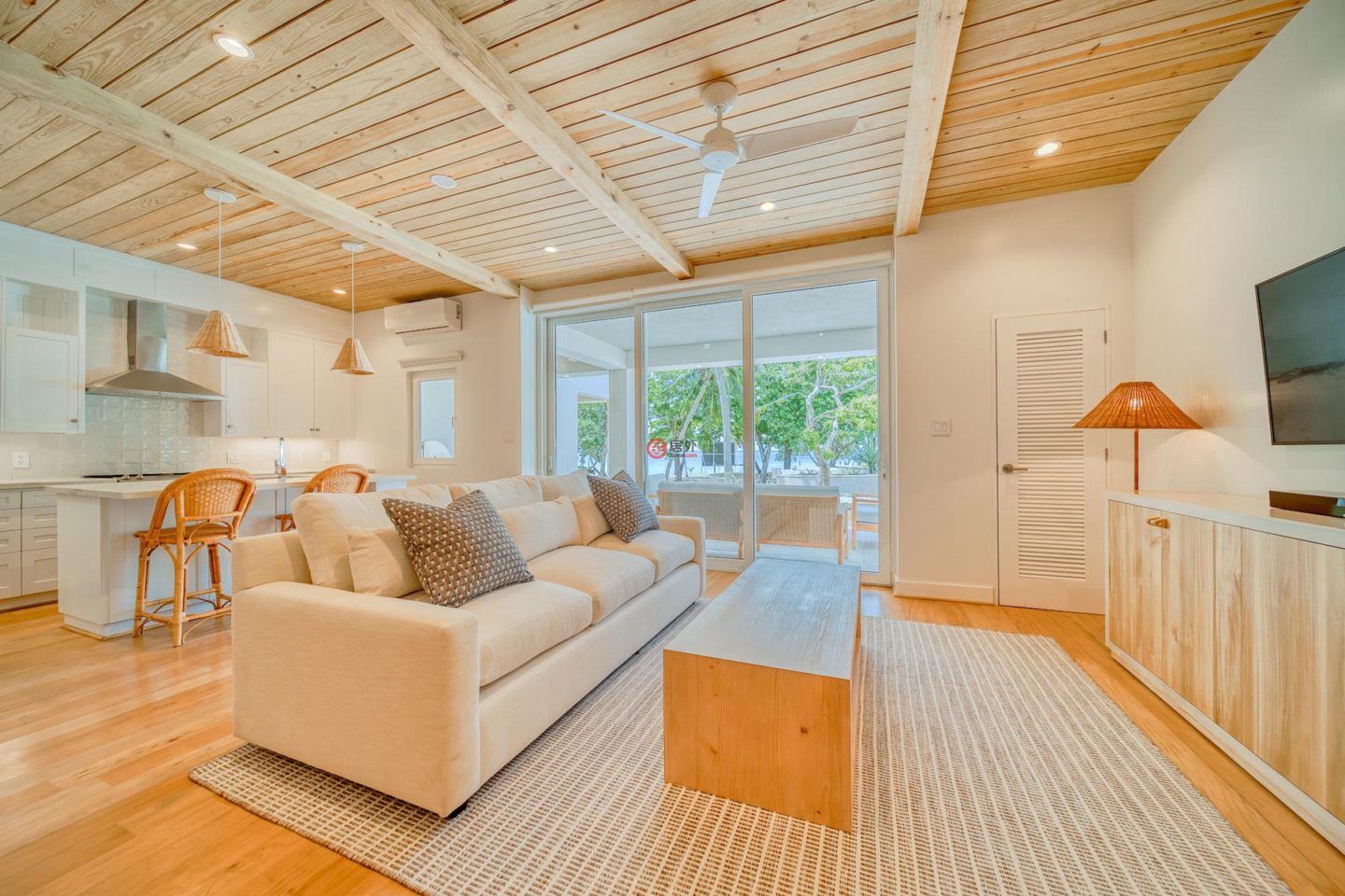 洪都拉斯海湾群岛Roatán的公寓，Oceanfront Condominium D9 Watercolors Resort 3rd Floor Building D，编号76872740