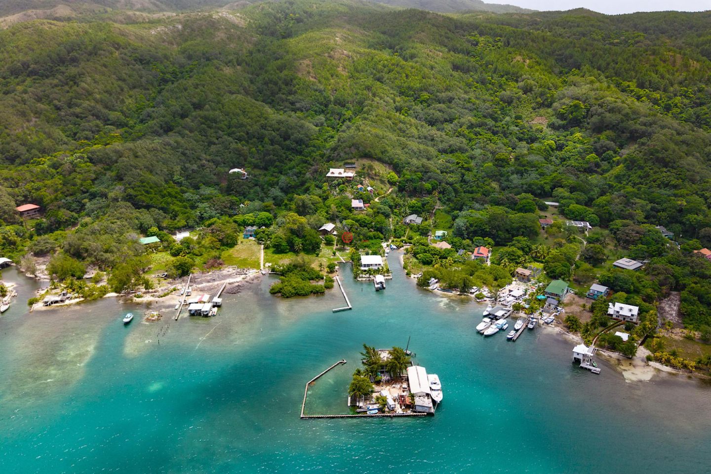洪都拉斯海湾群岛瓜納哈島的独栋别墅，Ocean View Island Cottage with Boat Dock & Photogenic Views Guanaja，编号78412095