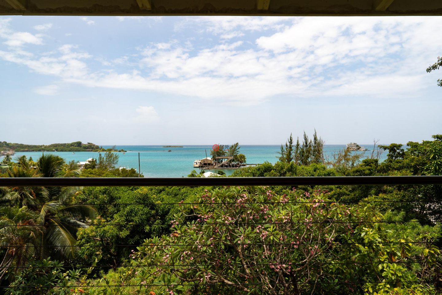 洪都拉斯海湾群岛瓜納哈島的独栋别墅，Ocean View Island Cottage with Boat Dock & Photogenic Views Guanaja，编号78412095