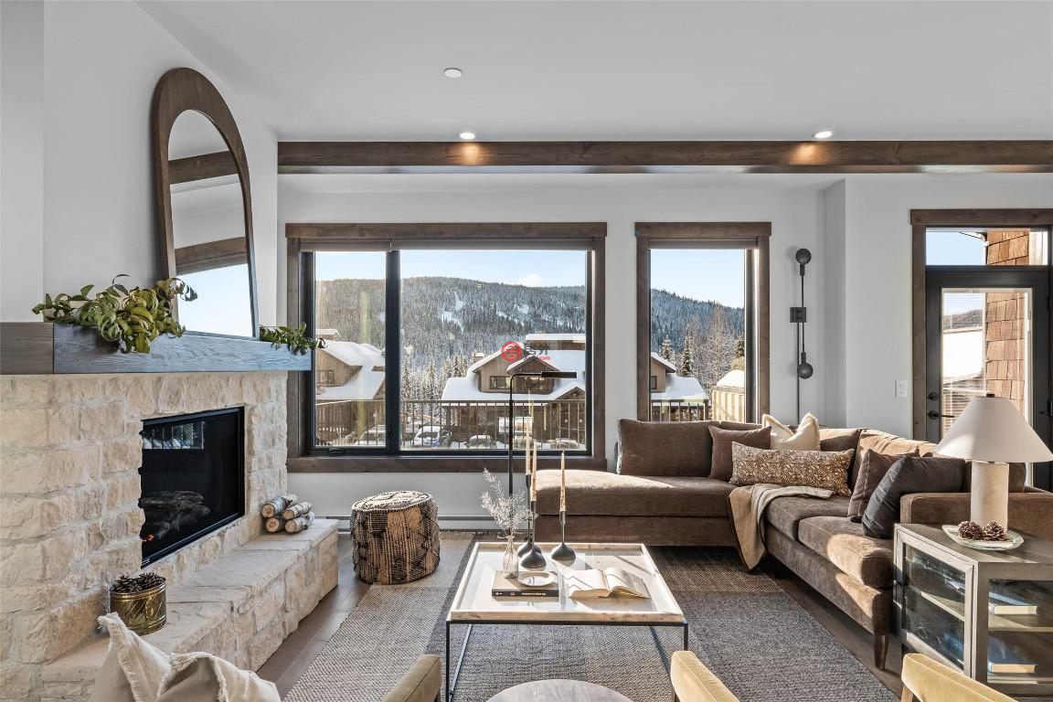 加拿大不列颠哥伦比亚省Sun Peaks的联排别墅，7000 MCGILLIVRAY LAKE，编号75521812