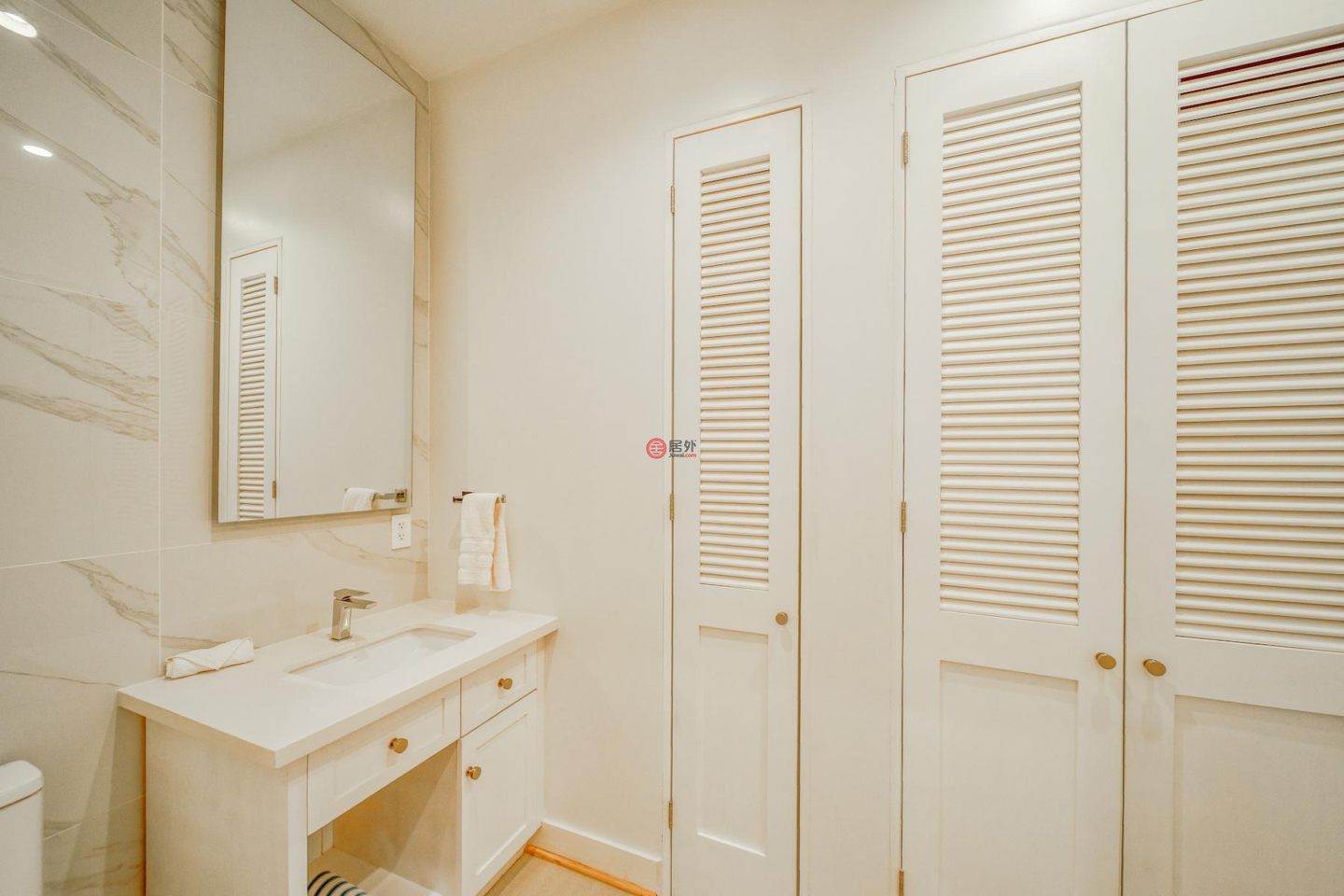 洪都拉斯海湾群岛Roatán的公寓，Oceanfront Condominium D4 Watercolors Resort 1st Floor Building D，编号76763848