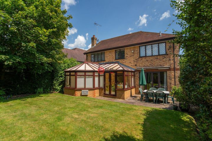 英国farnham common5卧3卫的独栋别墅