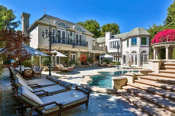 美国加州比佛利山庄6卧8卫的独栋别墅