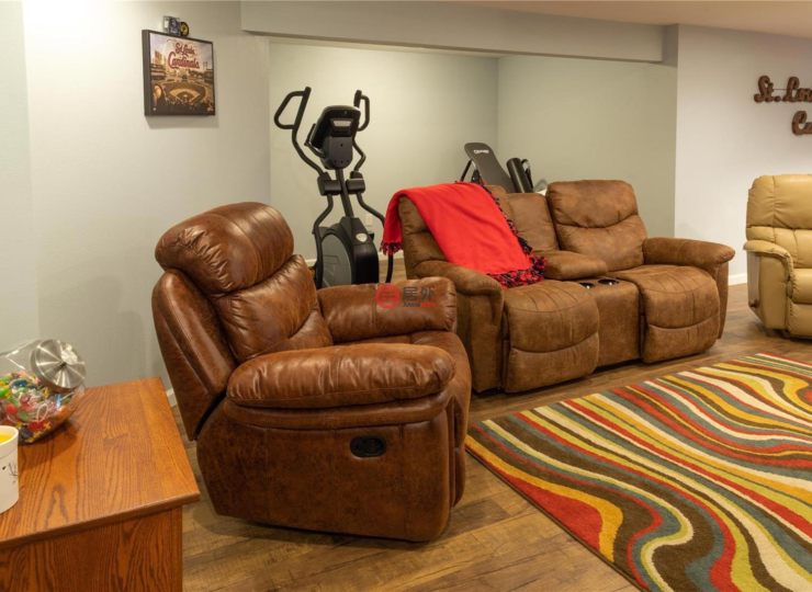 美国伊利诺伊州爱德华兹维尔4卧3卫的房产